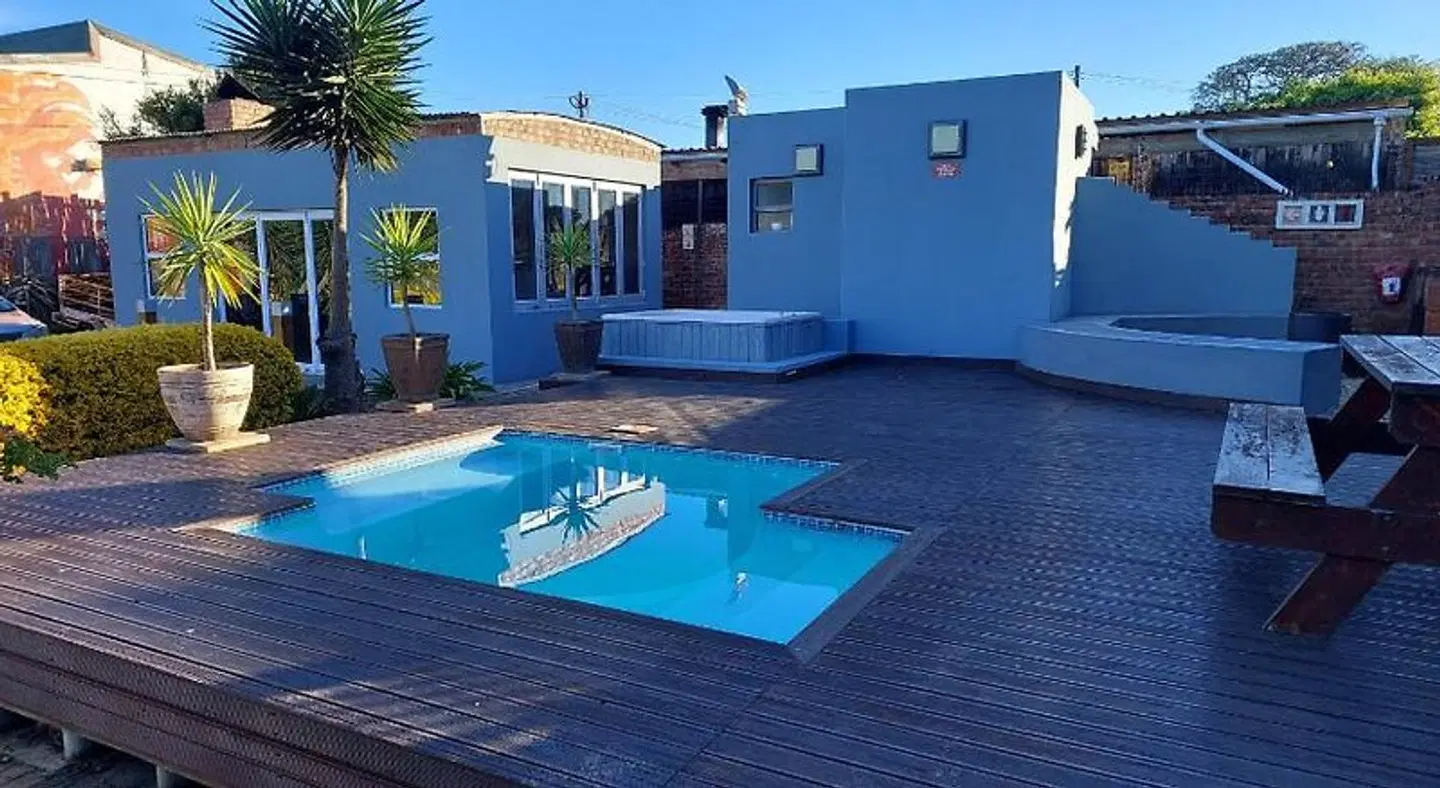 Funky Town OUTDOOR_POOL