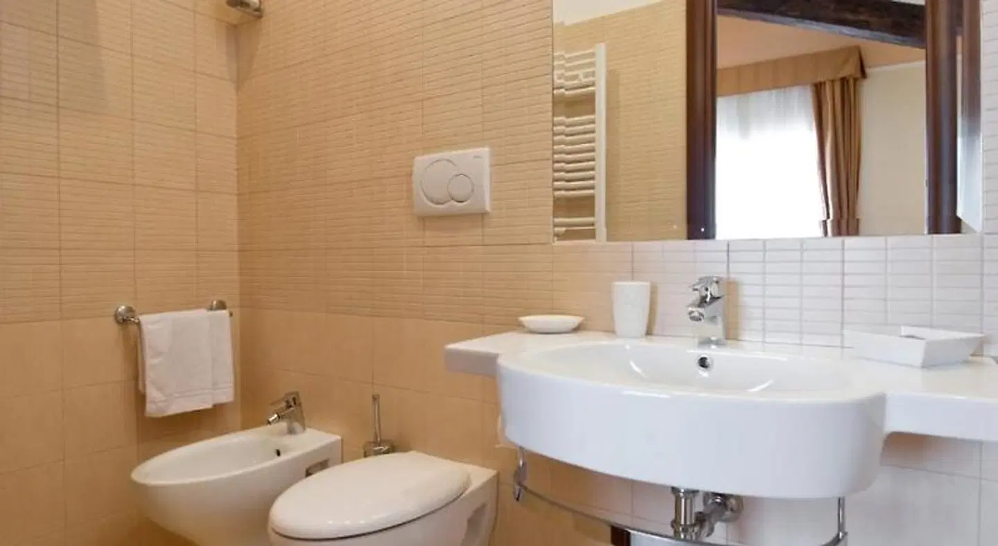 Roma Tiburtina Metro BATHROOM