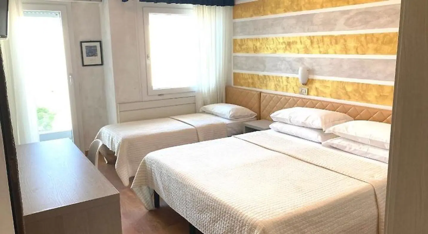 Diplomatic ROOM_EXAMPLE