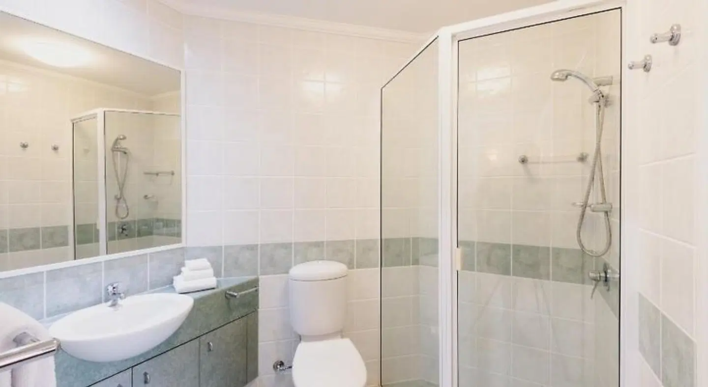 Villa Beach Palm Cove BATHROOM