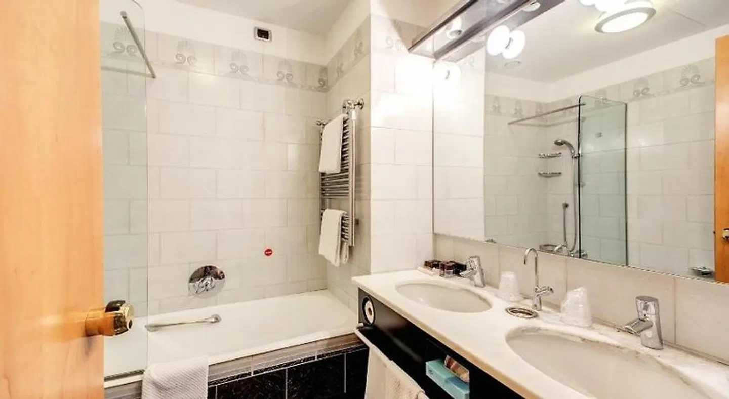 Brunelleschi Hotel BATHROOM