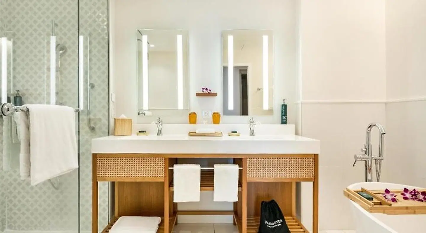 Hilton Hotel Tahiti BATHROOM