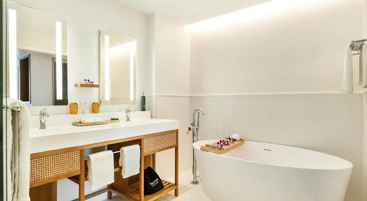 Hilton Hotel Tahiti BATHROOM