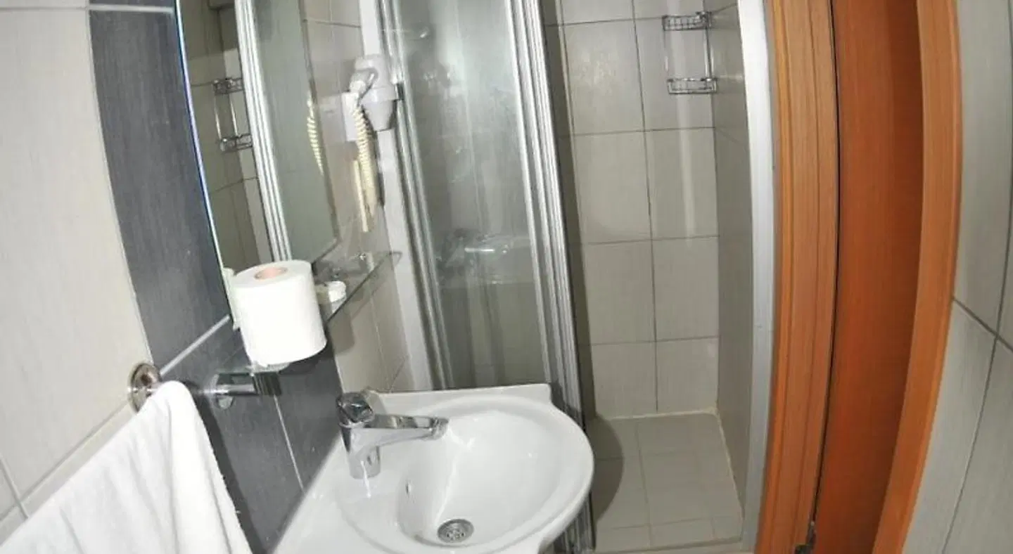 Palace Point Hotel BATHROOM