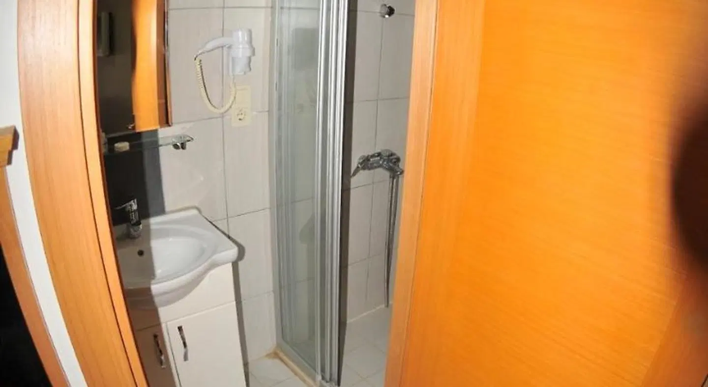 Palace Point Hotel BATHROOM