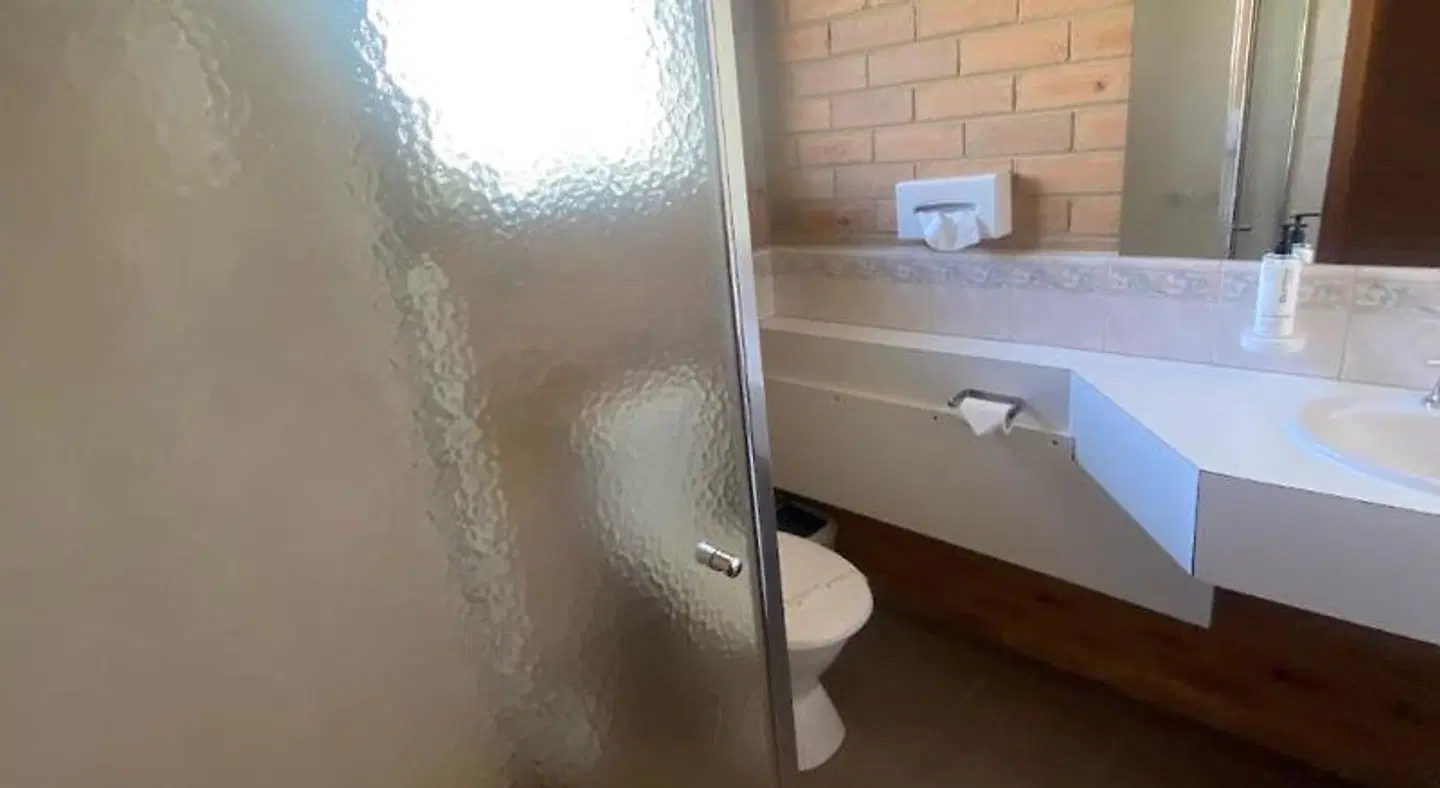 Quays Motel San Remo BATHROOM