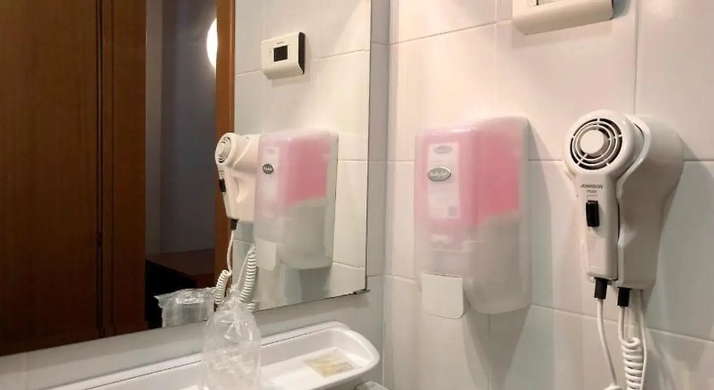 Domus Clugiae BATHROOM
