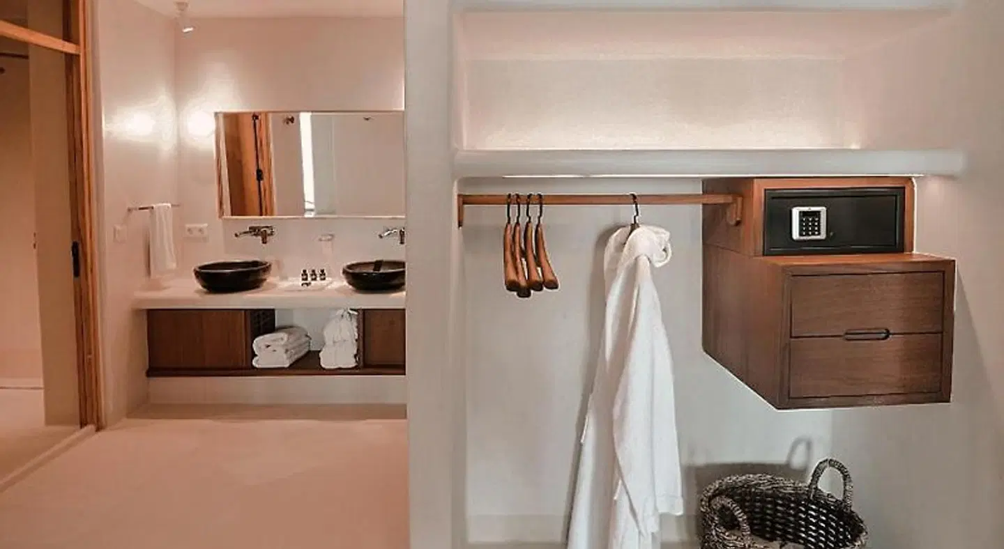 Perios Beach House - Adults Only BATHROOM