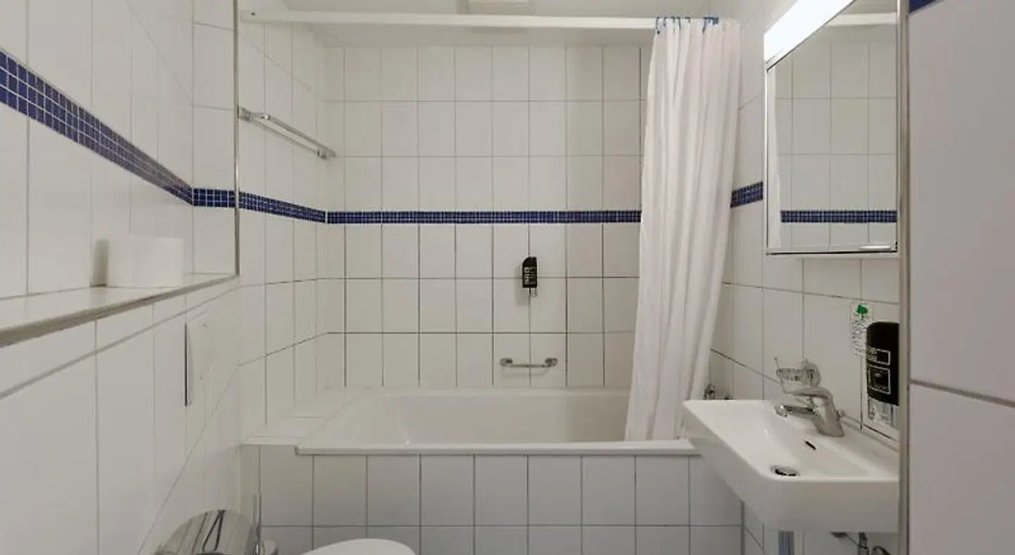 California House BATHROOM