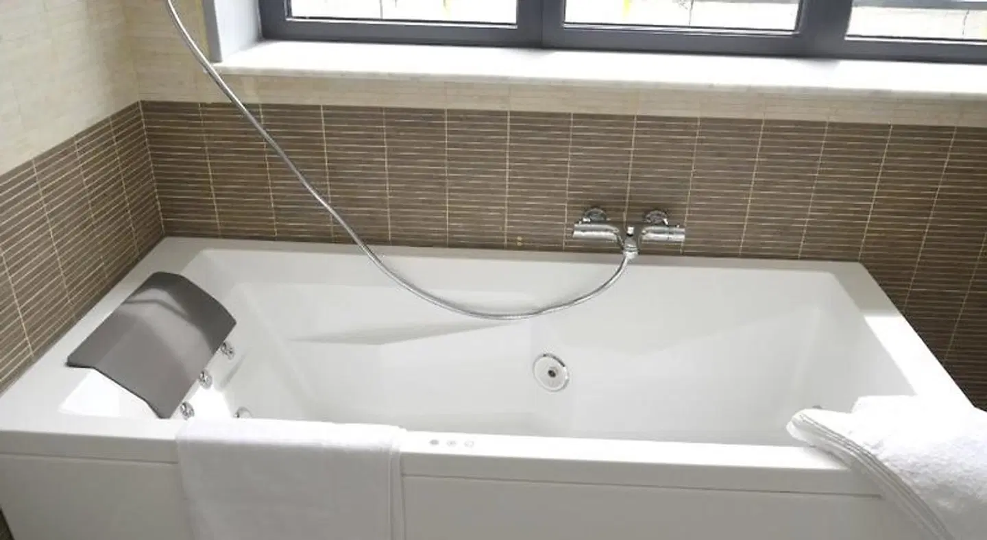 Le Grand Hotel BATHROOM