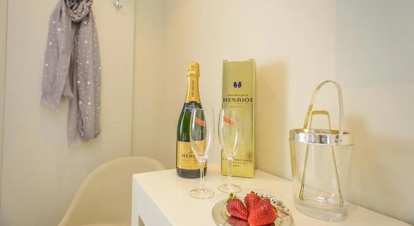 Villa Garuti Hotel BATHROOM