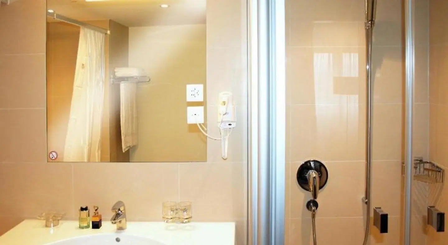 Höri INN BATHROOM