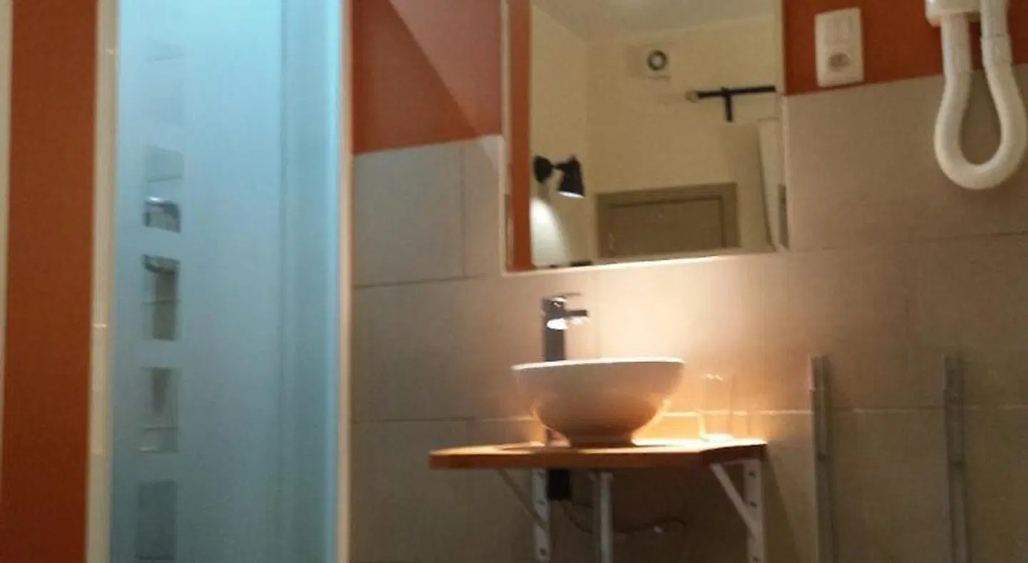 Hotel Midi - Zuid BATHROOM