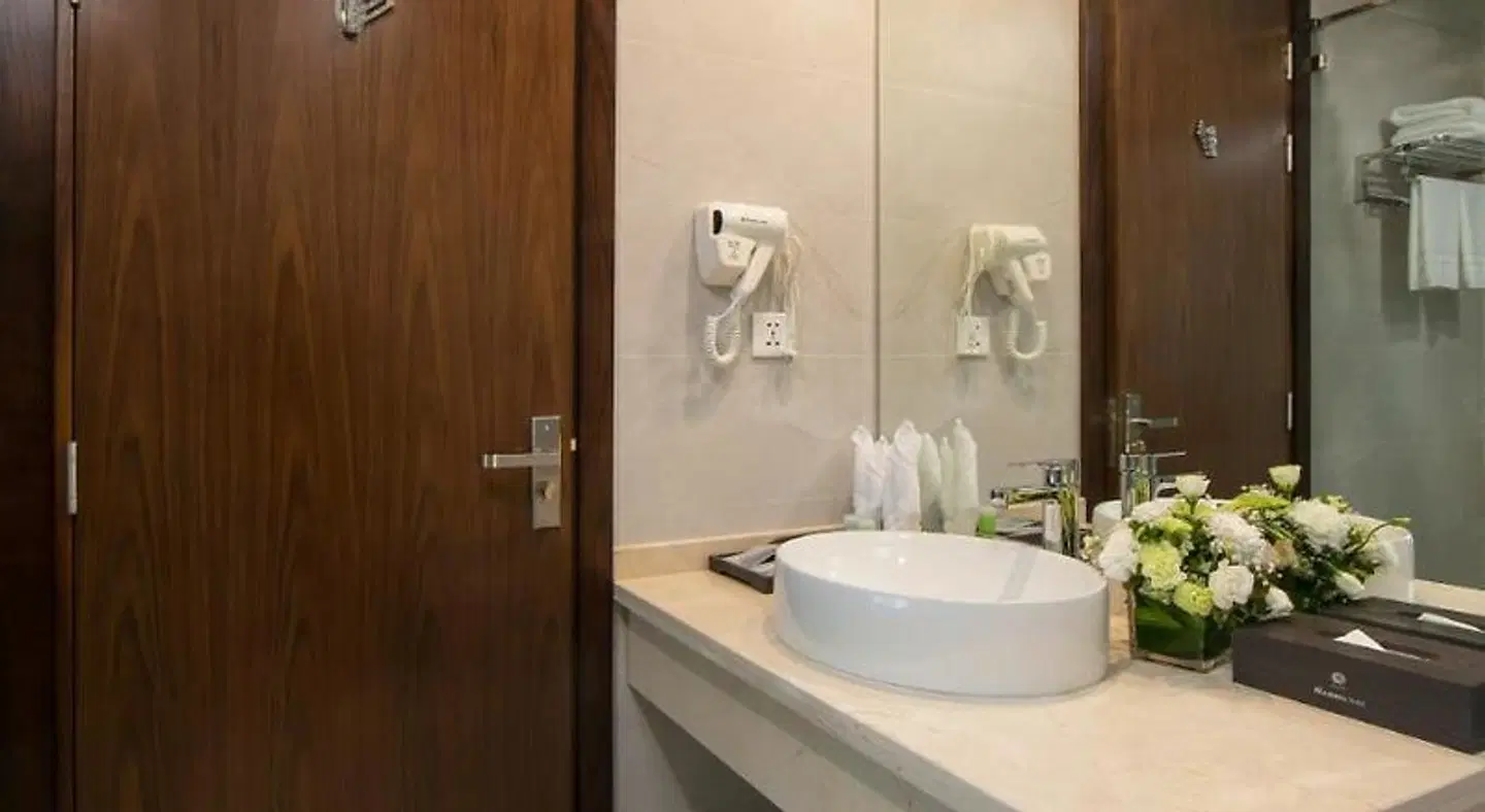 Ha Long Marina Hotel BATHROOM