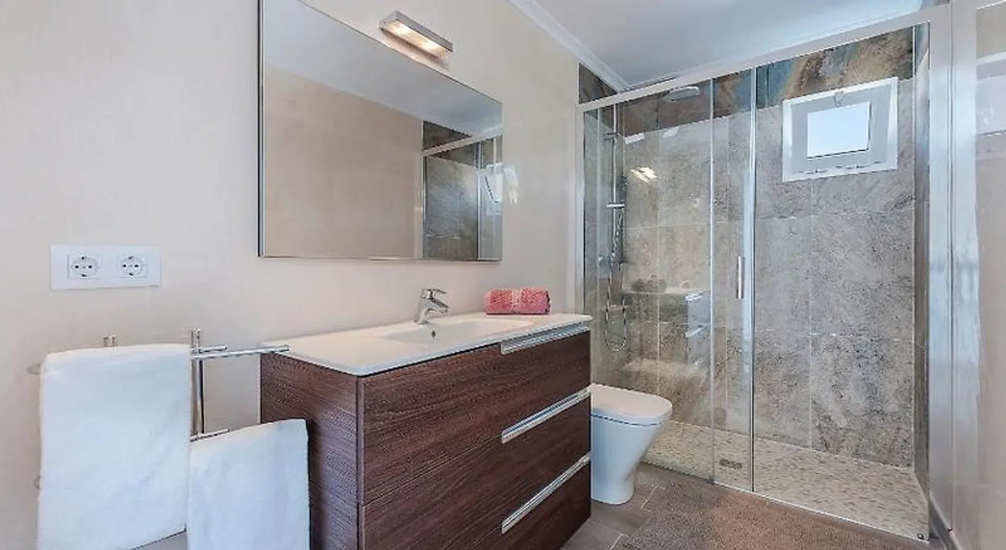 Apartamentos Torre Playa BATHROOM