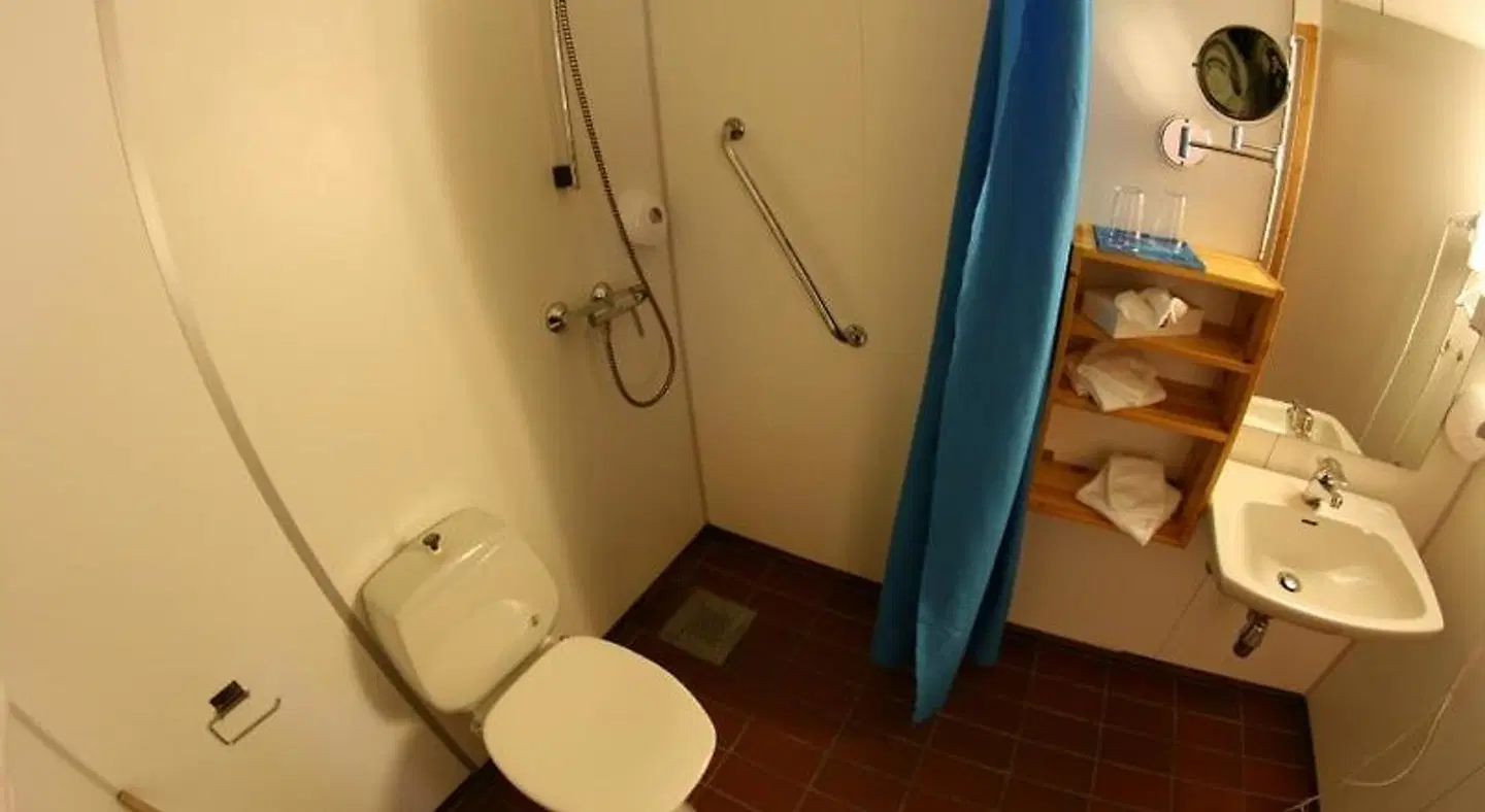 Overhalla Hotel BATHROOM