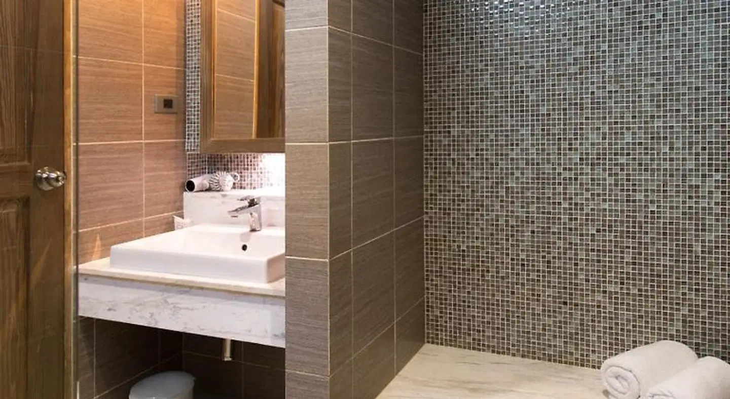 Mela Garden Retreat Cottage BATHROOM