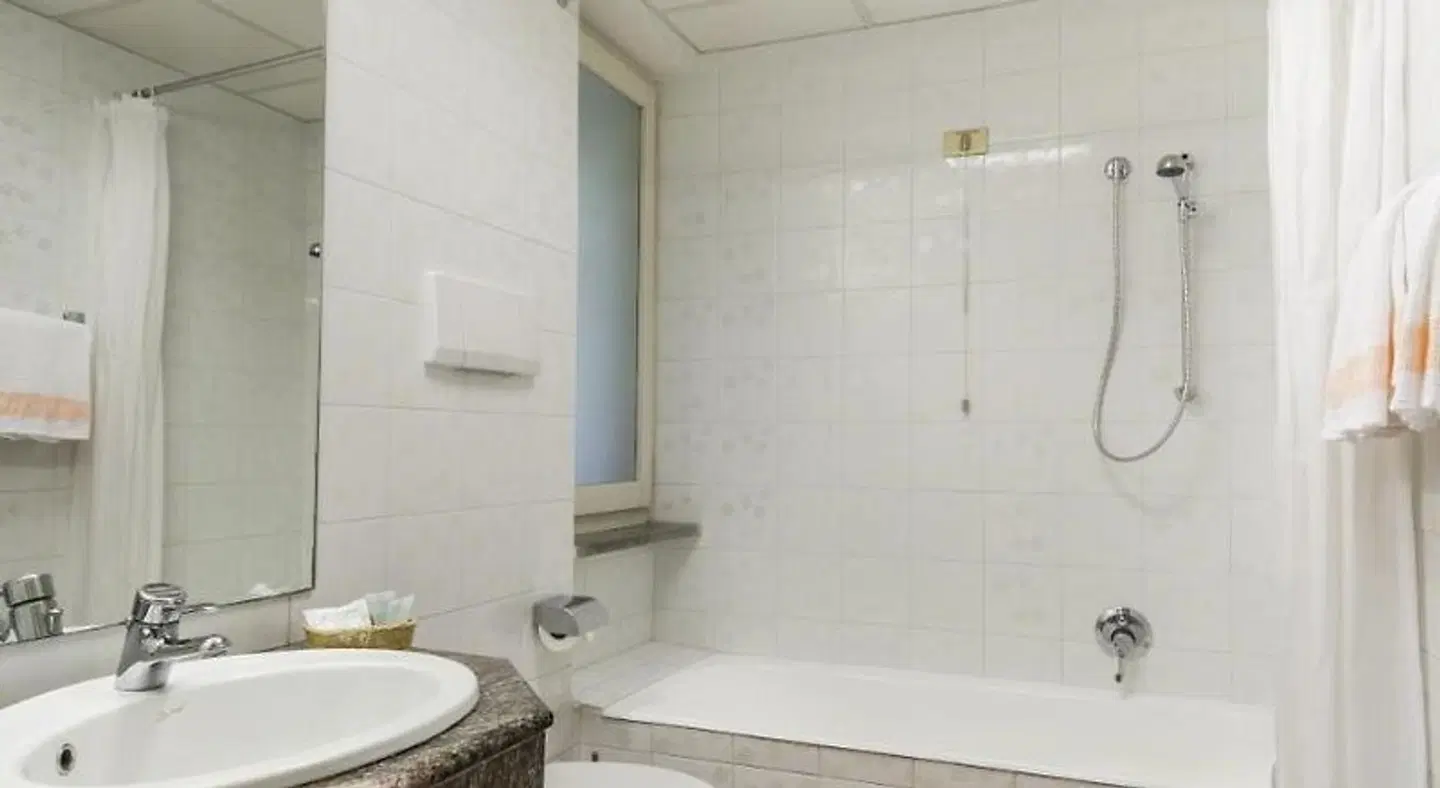 Lido La Perla Nera BATHROOM