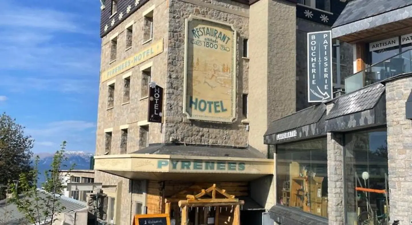 des Pyrénées EXTERIOR