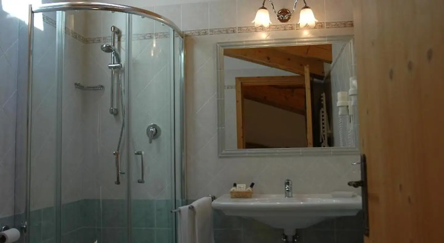 Hotel Garnì La Soldanella BATHROOM