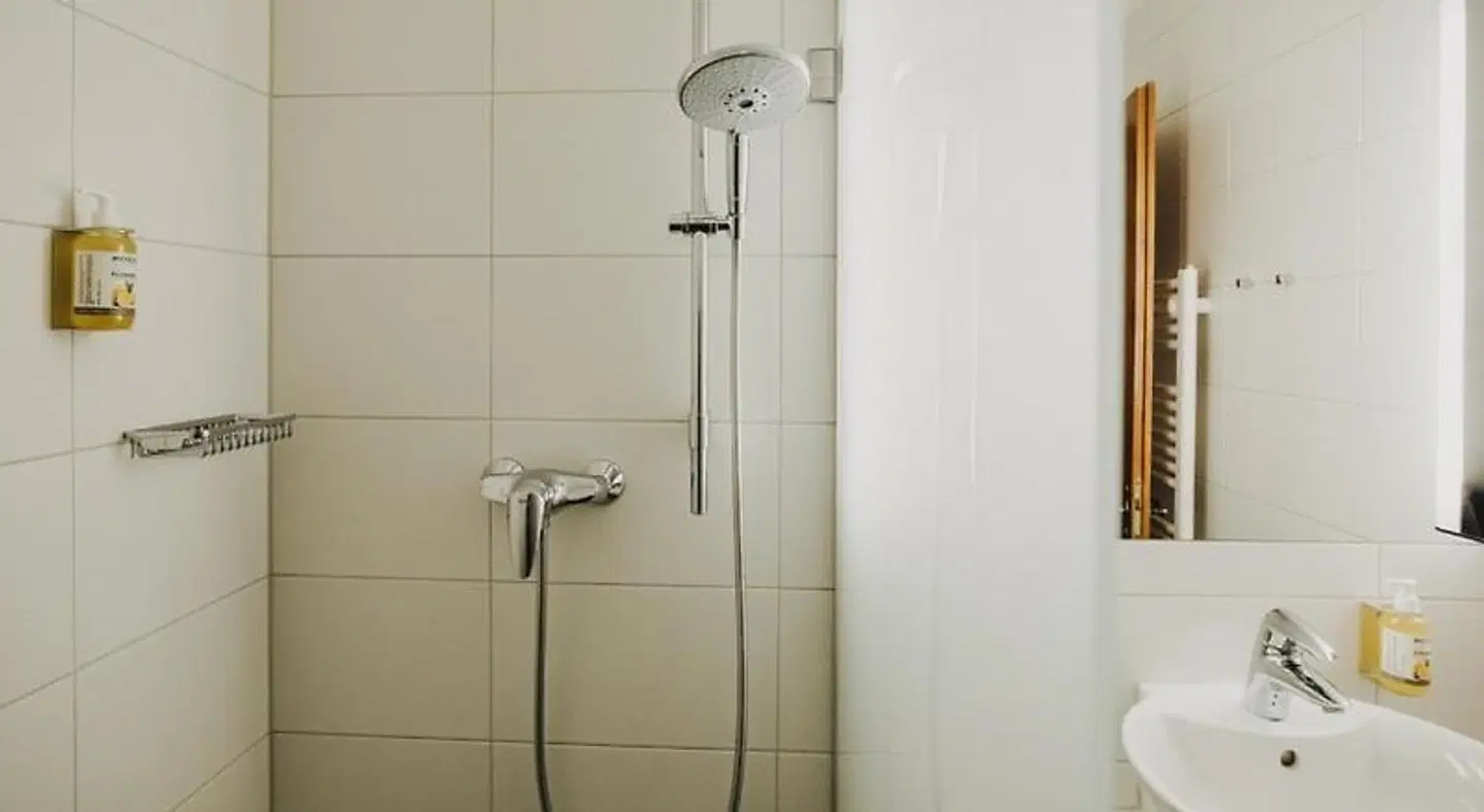 Hotel Zimba BATHROOM