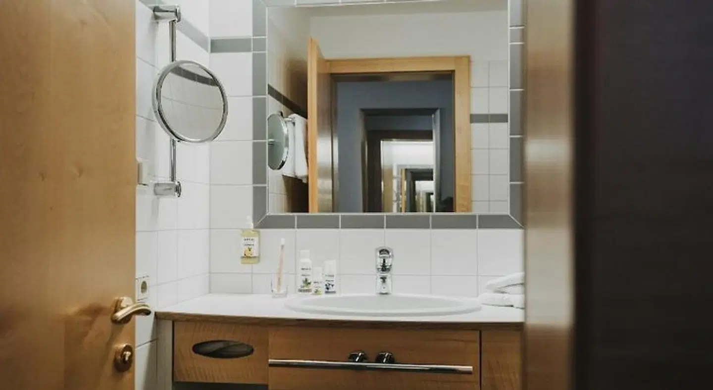 Hotel Zimba BATHROOM