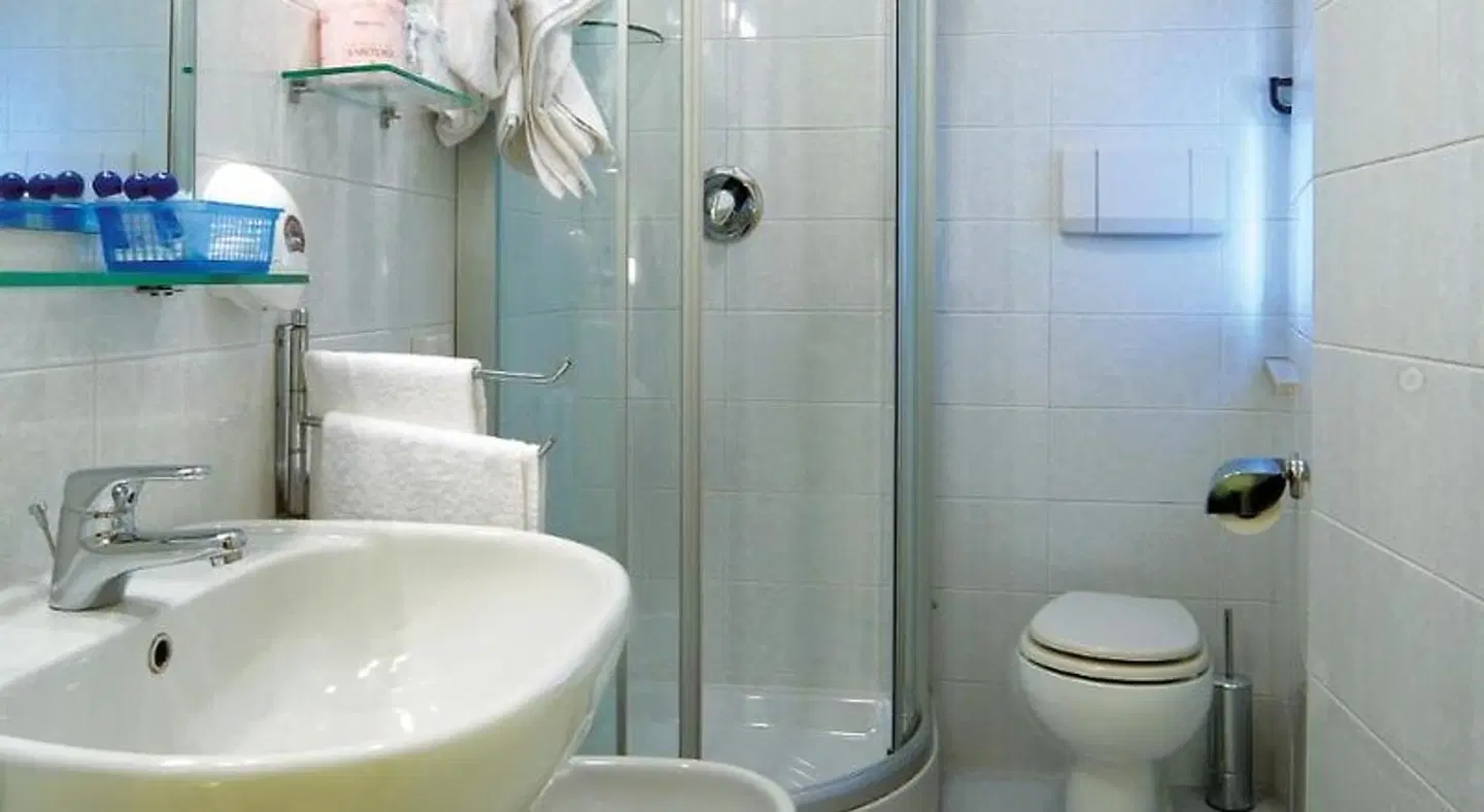 Villa Helvetia BATHROOM