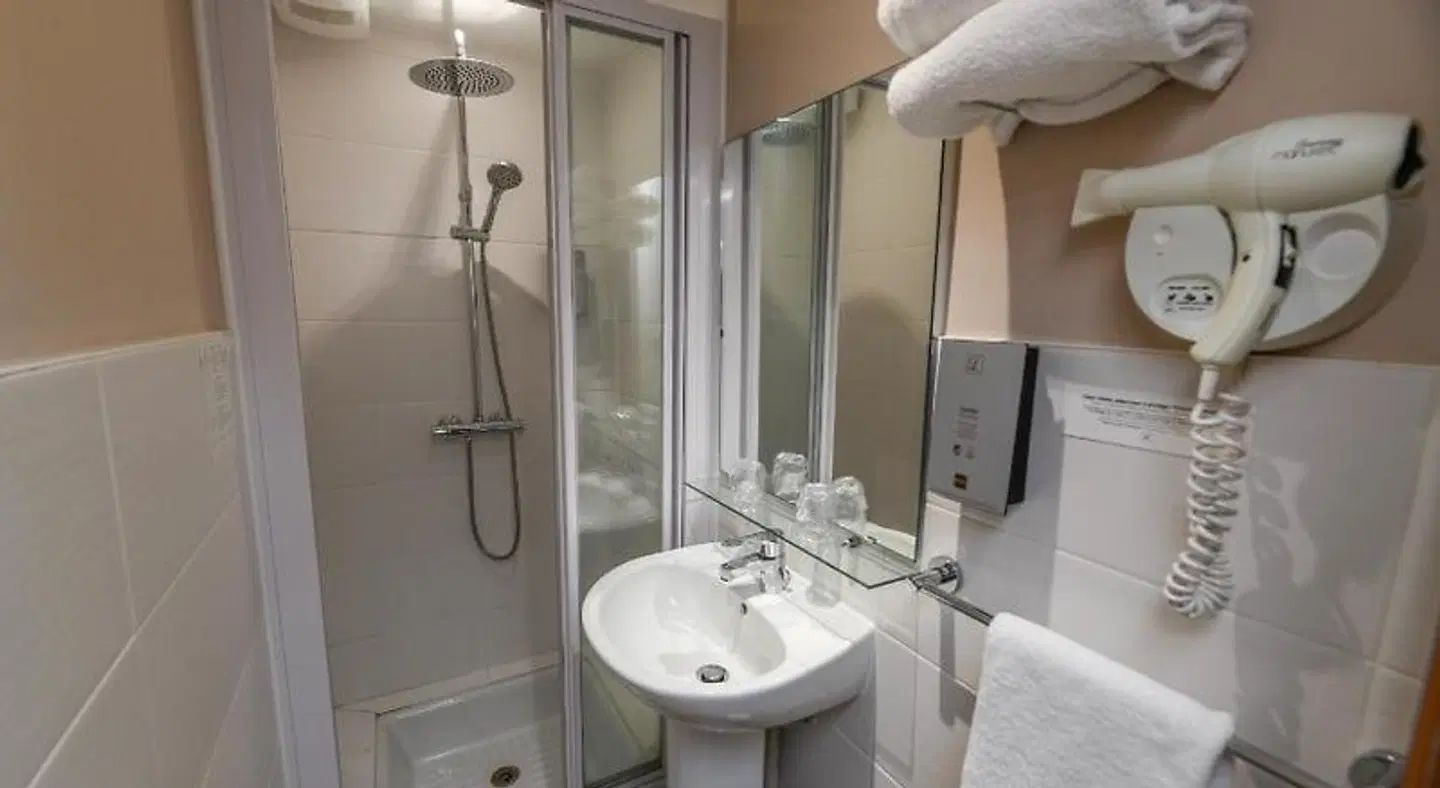 La Chaumière BATHROOM