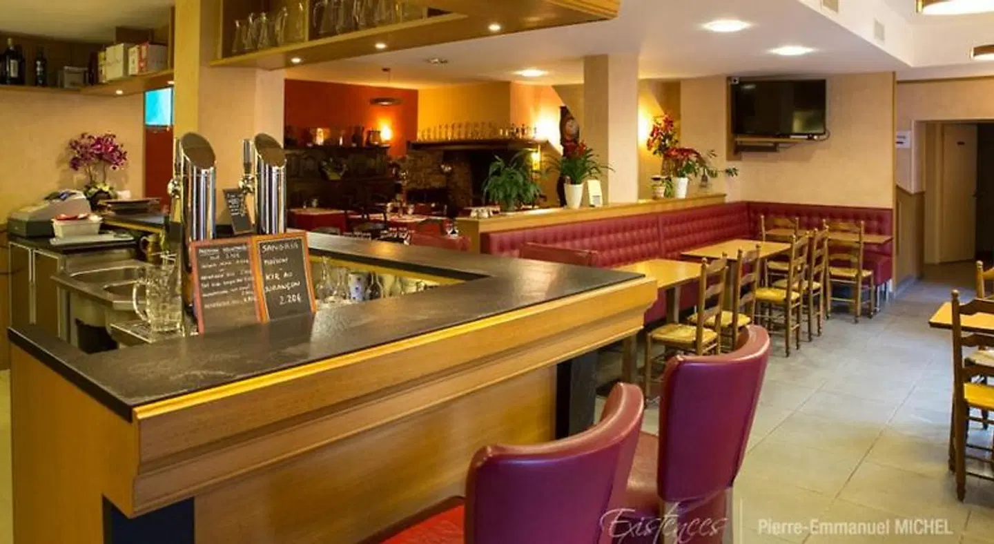 Hotel des Voyageurs BAR