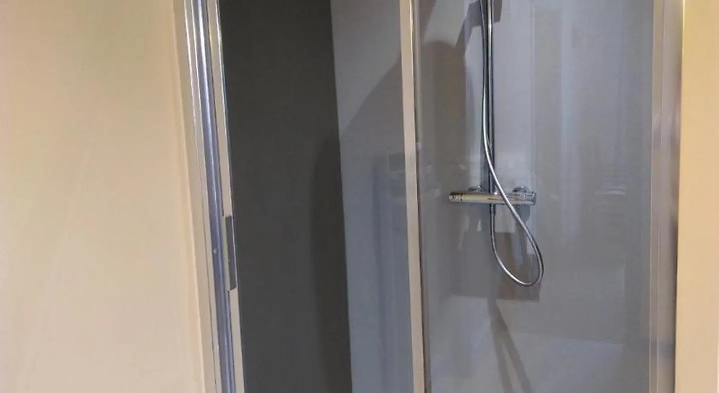 Ode au Bonheur St Georges sur Cher BATHROOM