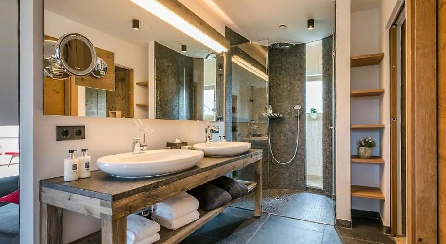 Werdenfelserei BATHROOM