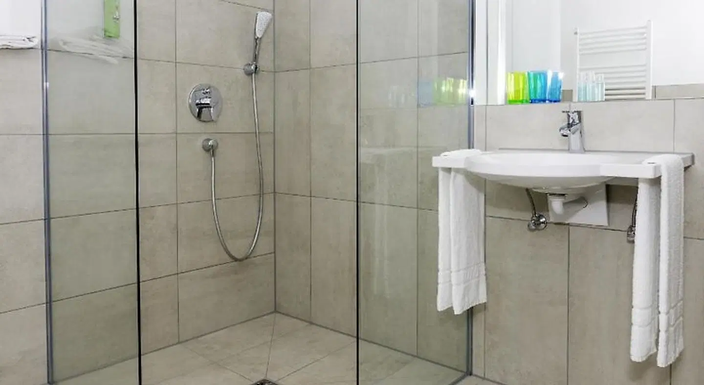 Hotel Rheingold BATHROOM