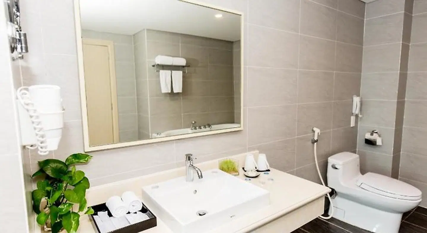 Muong Thanh Luxury Dien Lam BATHROOM