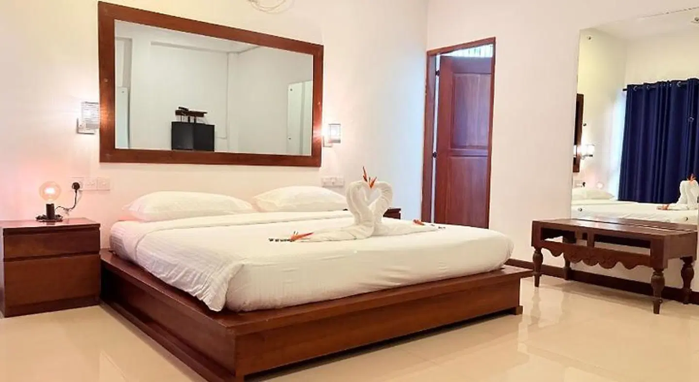 Gomez Place ROOM_EXAMPLE