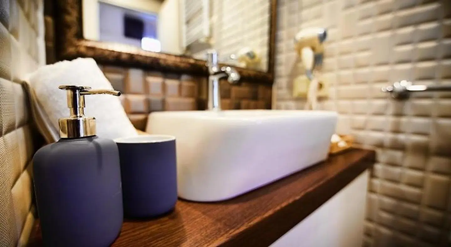 Arart Hotel BATHROOM