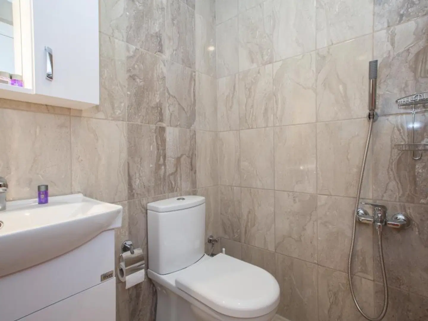 Galley Hotel BATHROOM