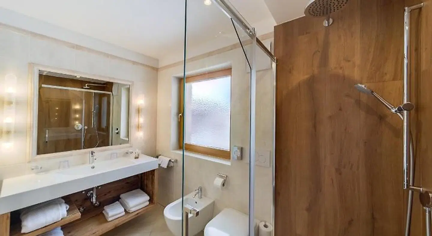 Fanes BATHROOM
