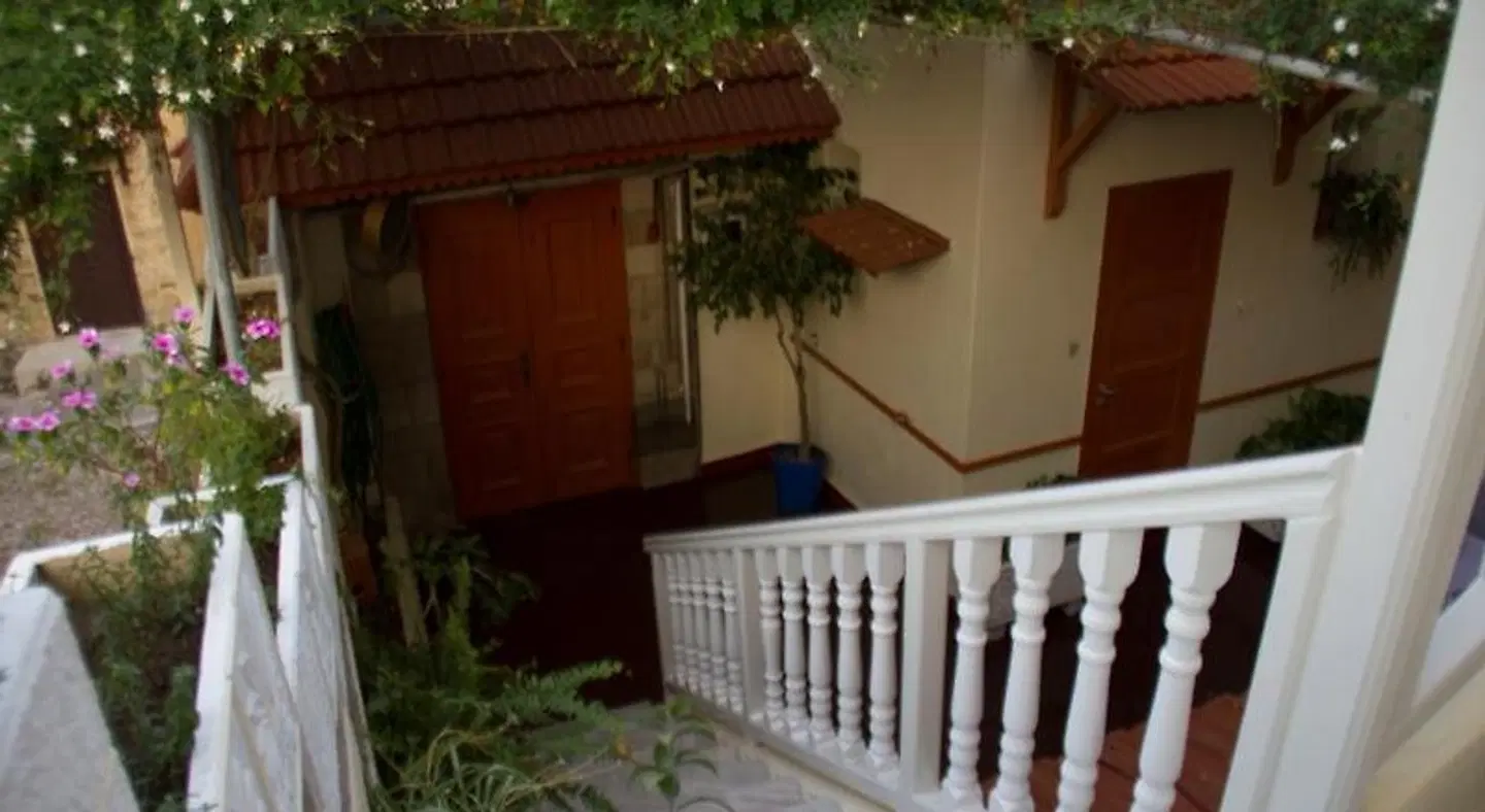 Medieval Rose Inn TERRACE