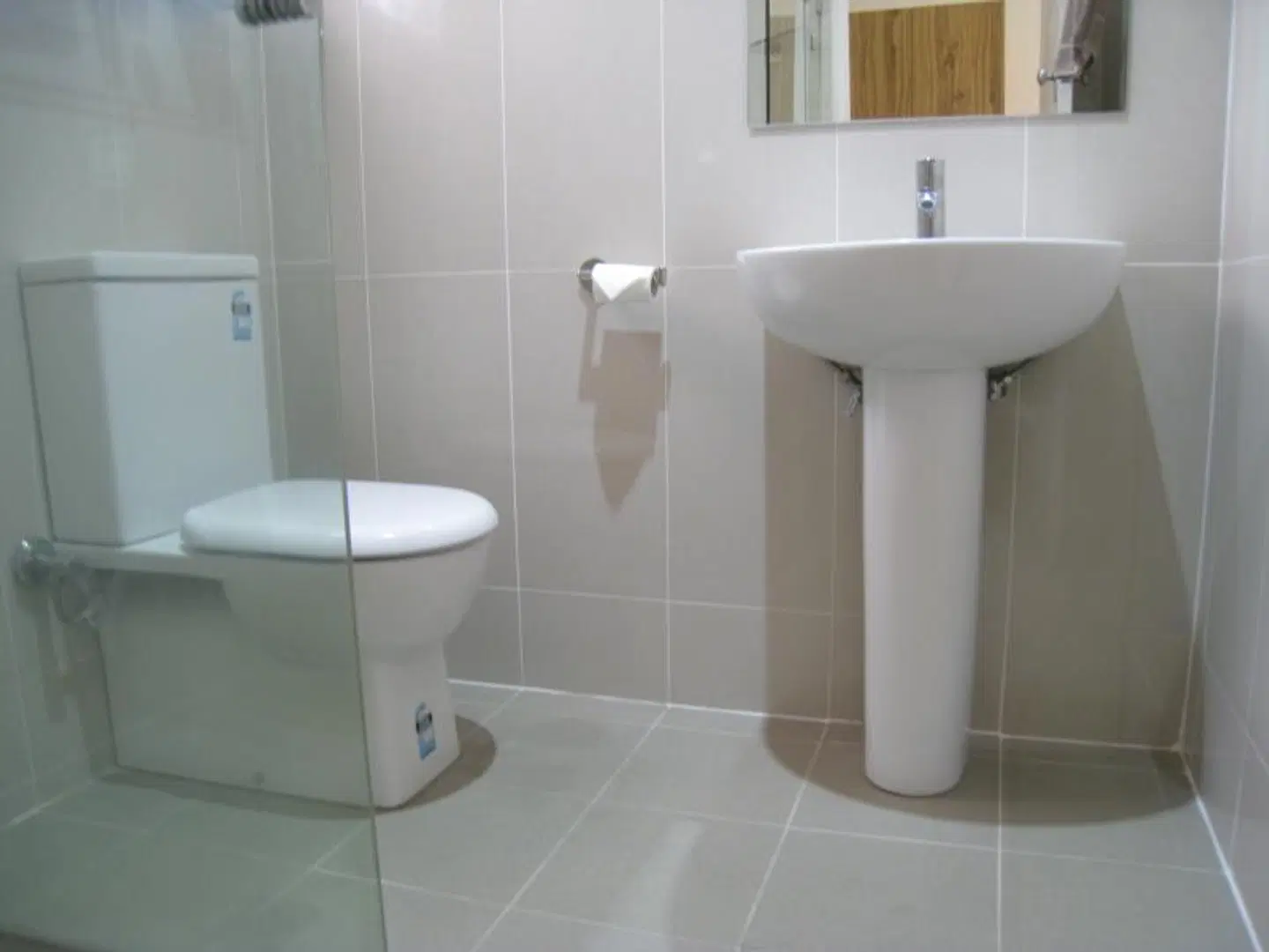 Country Lodge Motor Inn BATHROOM