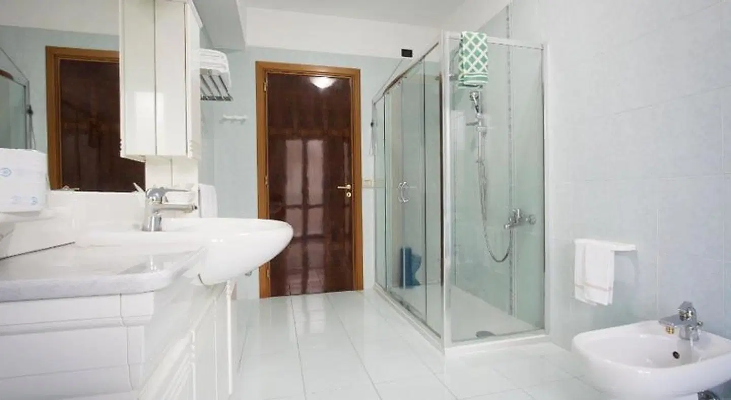 Hotel San Marco BATHROOM