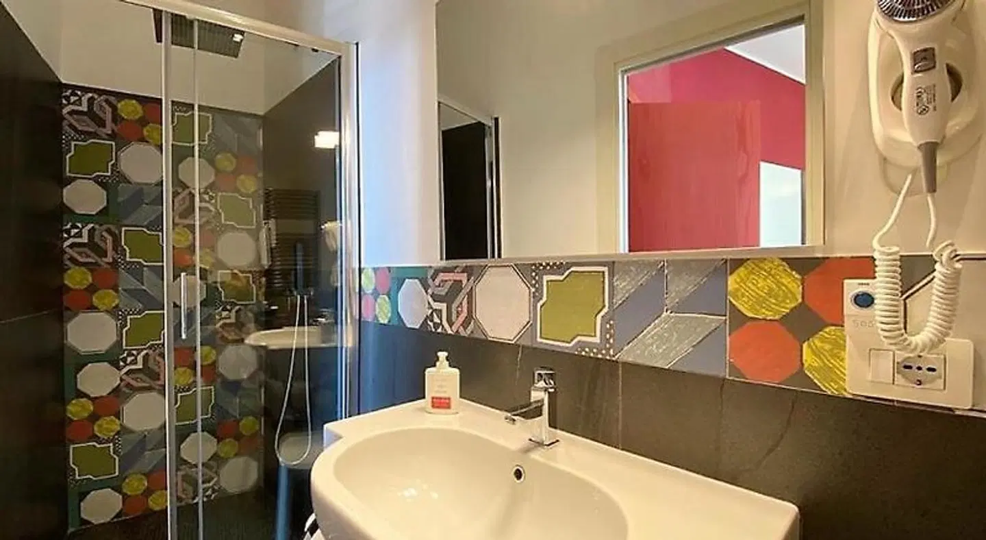 Faleron BATHROOM
