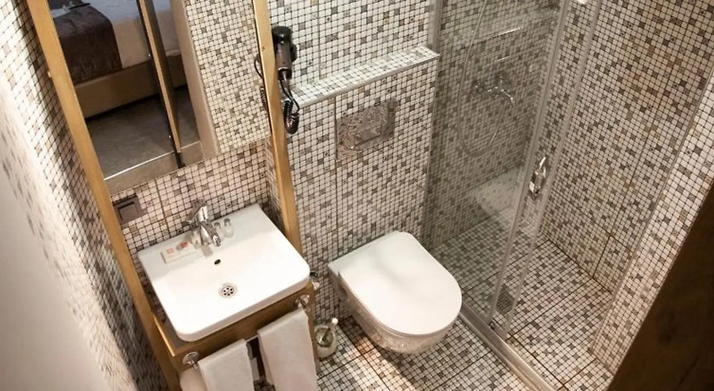 Jurnal Hotel BATHROOM