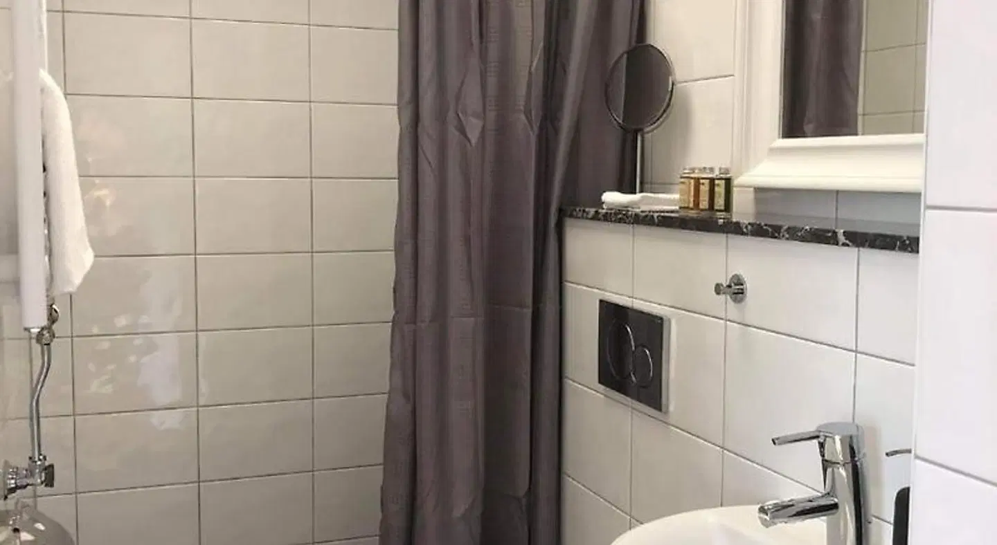 Smålandsstenar hotell BATHROOM