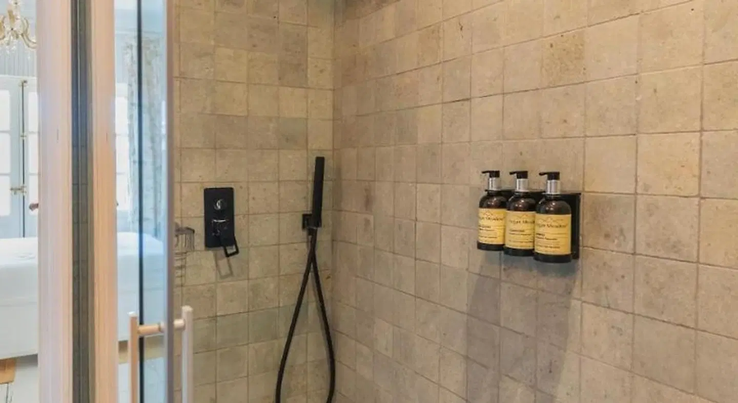 The Pearl - Marbella B&B BATHROOM