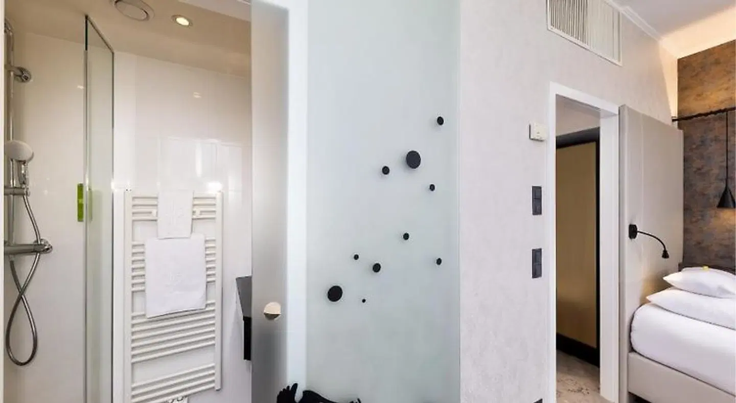 Hotel Am Parkring BATHROOM