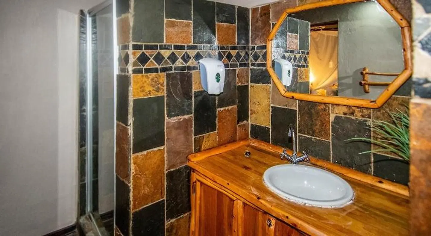 Thornhill Safari Lodge BATHROOM