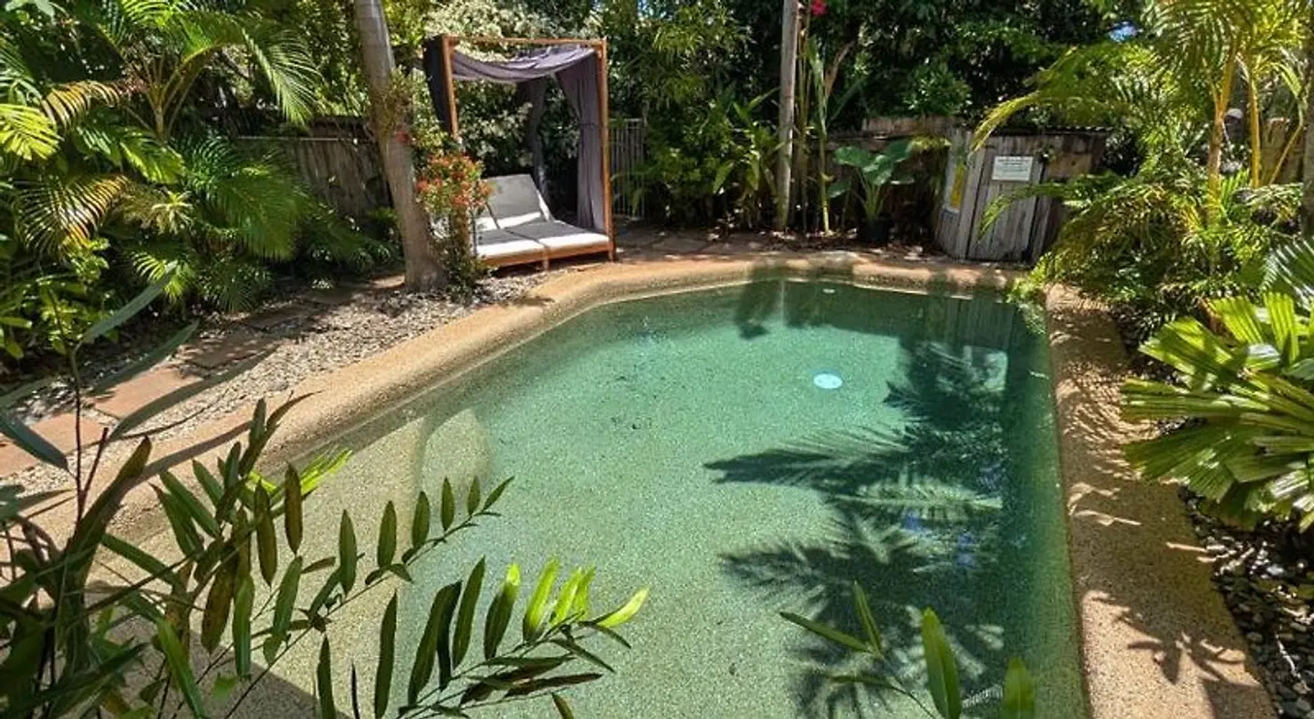 The Villas Palm Cove OUTDOOR_POOL