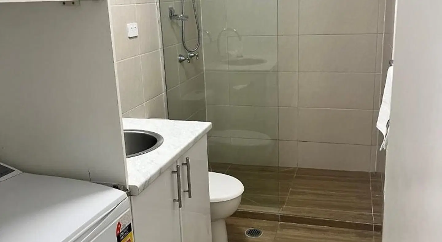 The Villas Palm Cove BATHROOM