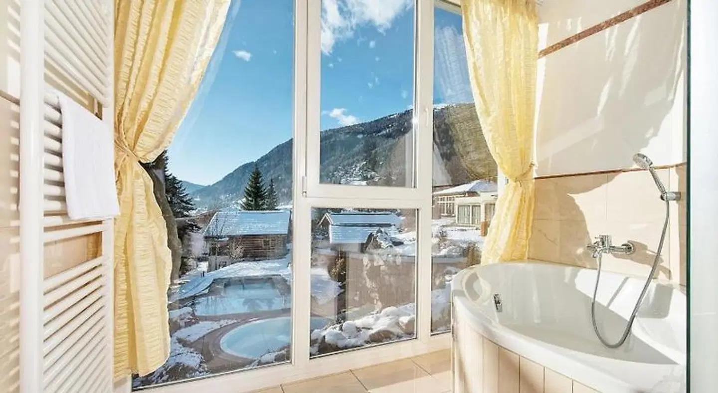 DAS RONACHER Thermal Spa Hotel BATHROOM