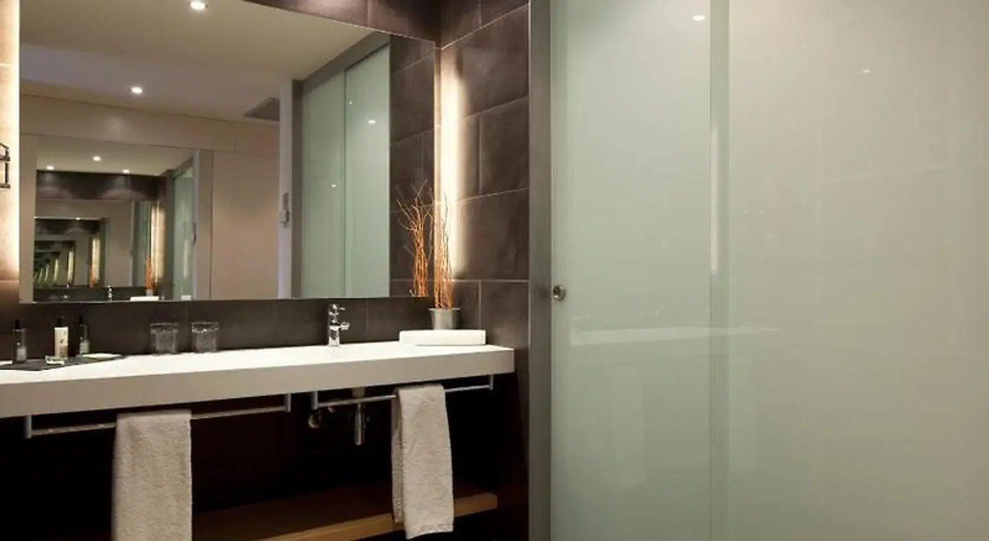 Hotel Món Sant Benet & Conference Centre BATHROOM